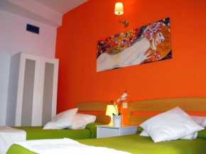 Отель Hostal Santa Catalina  Севилья
